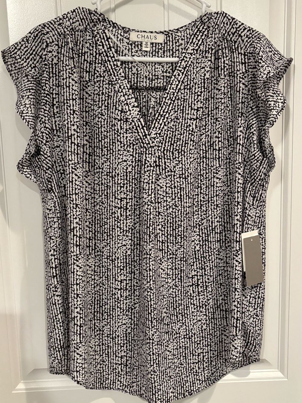 Chaus Black & White V-Neck Flutter Sleeve Blouse